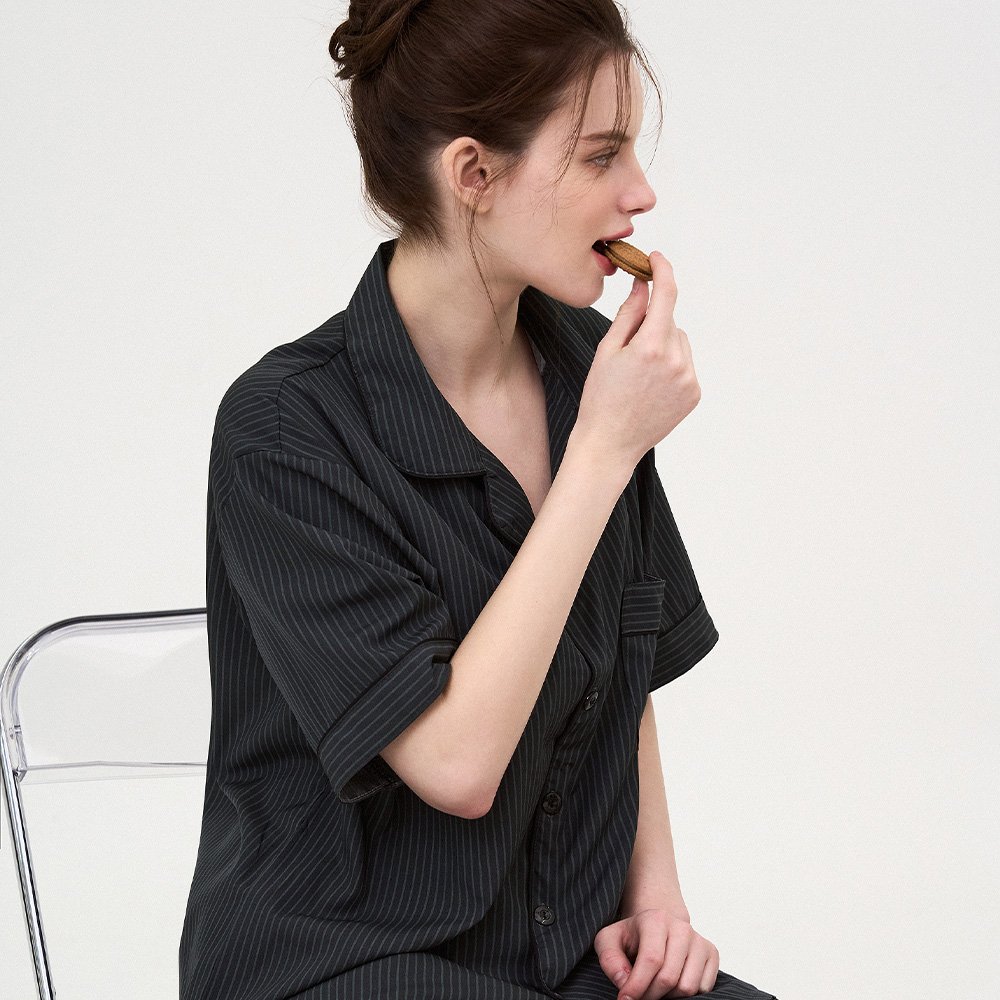 실크핏 모던 반팔 반바지 파자마 세트 커플잠옷 여름 홈웨어 상세 이미지 1