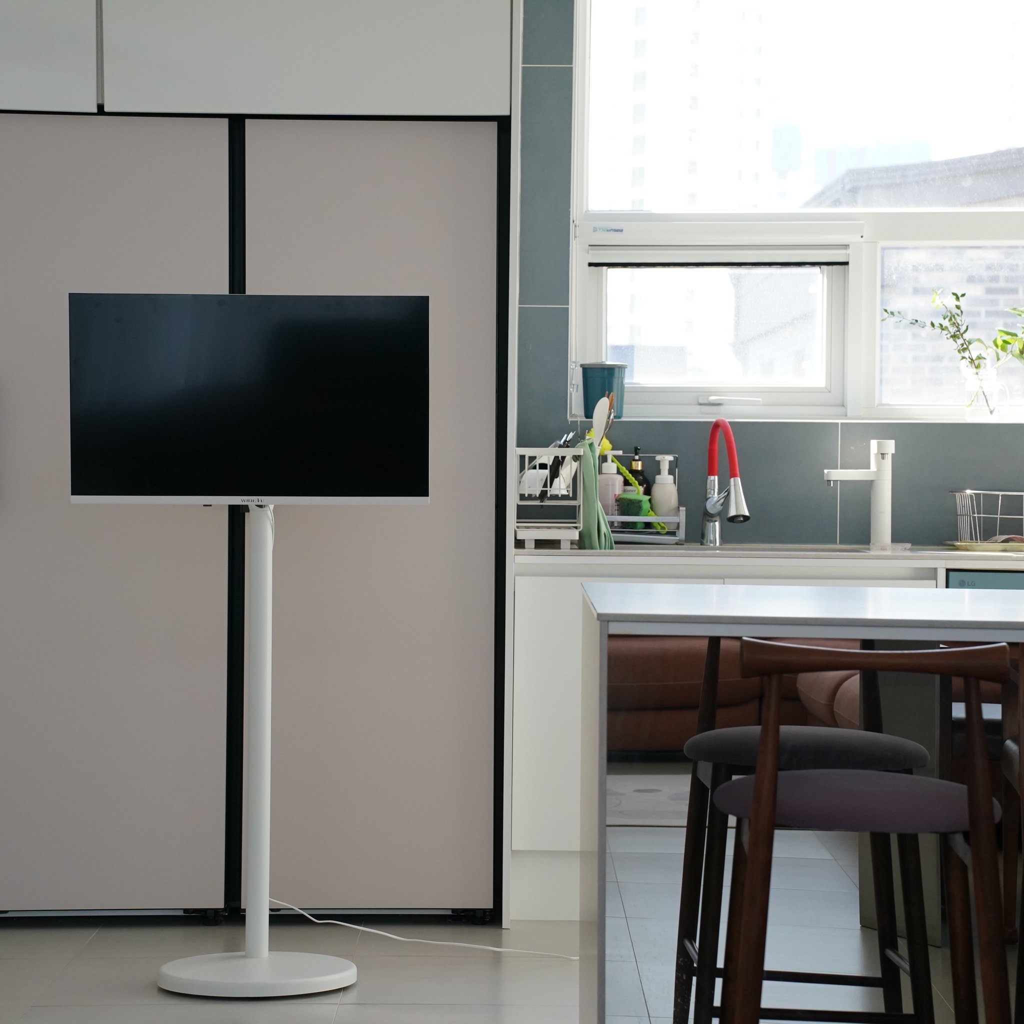 와이드무빙뷰 화이트에디션 삼탠바이미 셋트 QLED 81cm(32인치) FHD 스마트 이동식 TV 중소바이미 삼텐바이미 V1 상세 이미지 2